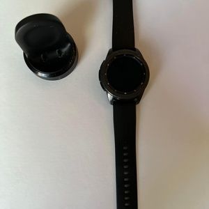 Galaxy Watch (42mm) with charging port